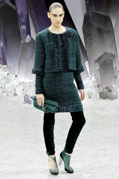 Look 17